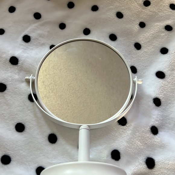 Dual sided mirror - Picture 2 of 4